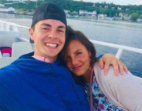 zach harig annie agar|Zach Harig Bio, Age, FOX17, Family, Wife, Height,。